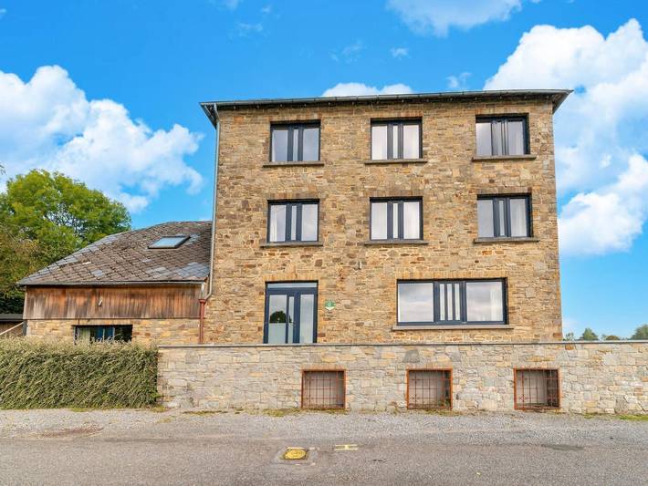 Location de vacances pour 32 personnes, avec jardin, animaux acceptés à Ferrières (Liège)