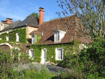 Gîte pour 7 personnes, avec piscine et terrasse, animaux acceptés à Saint-Martial-d'Albarède