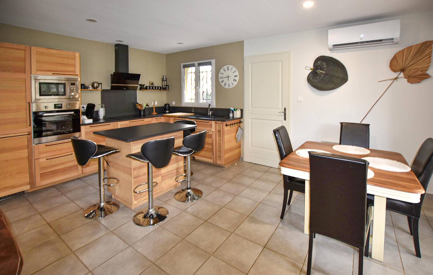 Acogedor apartamento Mazan con piscina y aparcamiento in Mazan, Parque natural regional del Mont Ventoux