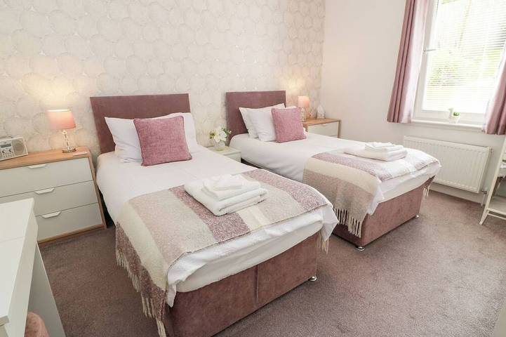 Simply Suite, pet friendly, with a garden in Castle Douglas in Loch Ken, Castle Douglas