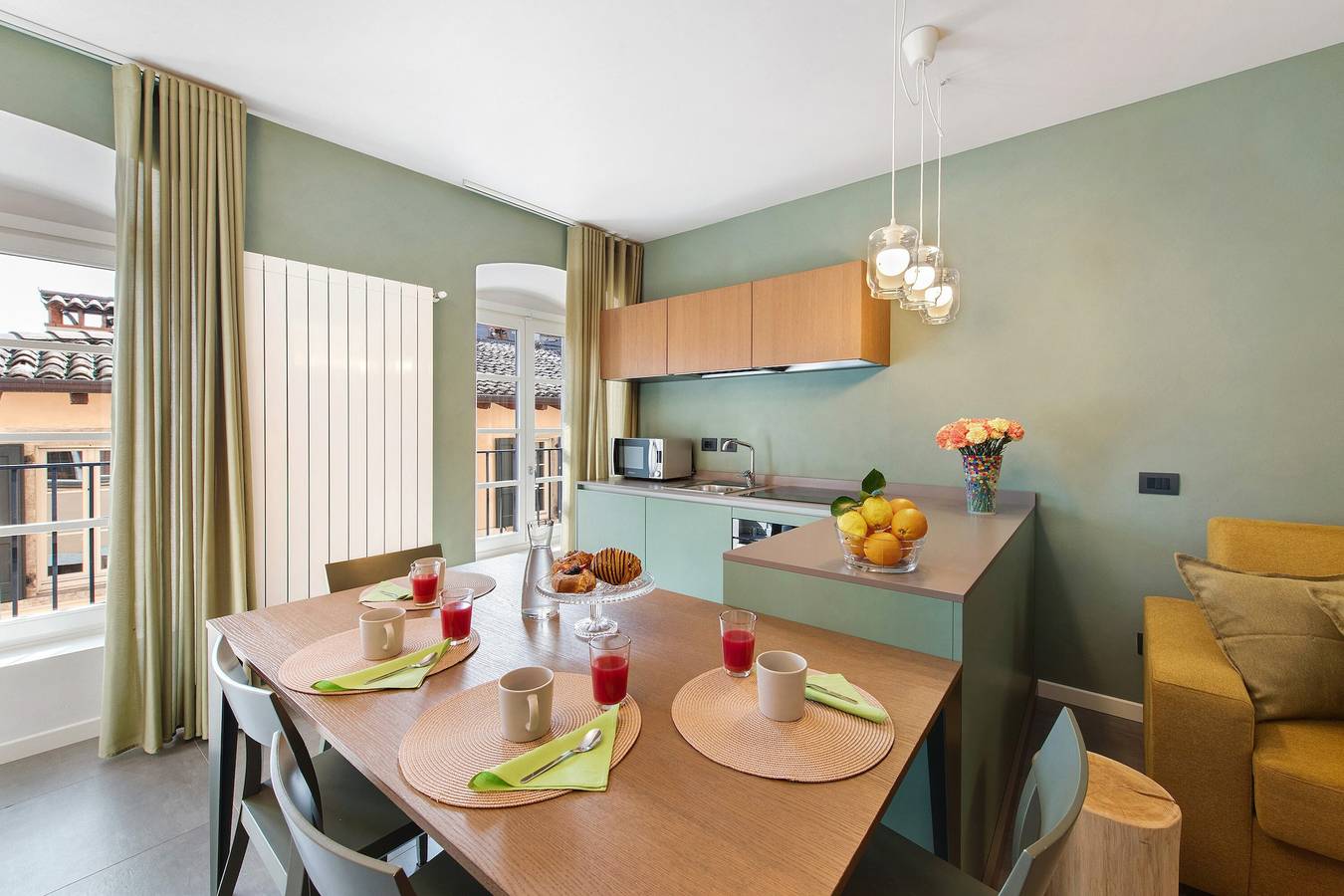 Appartement entier, Appartement 'Gemhouse Smeraldo Garda Lake' 50 m du lac, wi-fi et air conditionné in Gargnano, Montagnes autour du lac de Garde