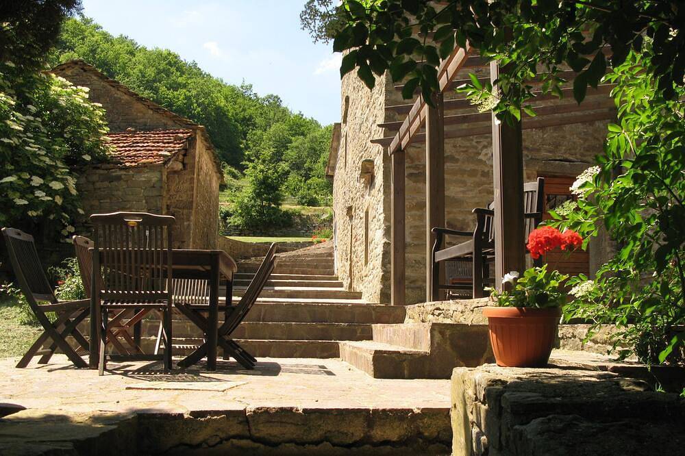 Luxuriöses historisches toskanisches Bauernhaus mit Pool und Blick auf das Tibertal in Caprese Michelangelo, Valtiberina
