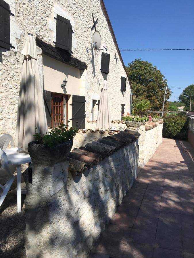 Location de vacances pour 3 personnes, avec terrasse et piscine à Les Lèves-et-Thoumeyragues - 4