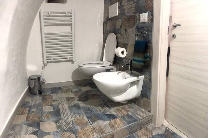 Apartamento entero, "Tramontana" Apartment with a whirlpool shower in the bedroom in Taranto, Golfo de Tarento