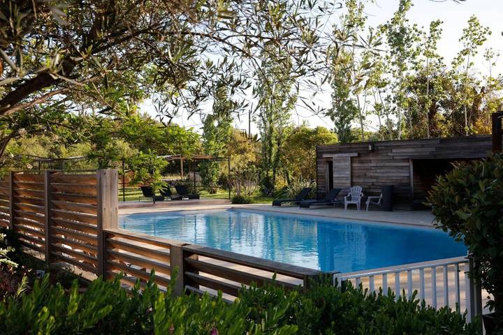 Hôtel pour 2 personnes, avec sauna et jacuzzi ainsi que piscine et jardin, adapté aux familles