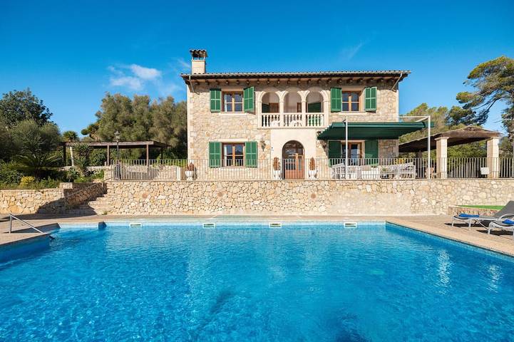 Villa for 10 people, with garden and terrace as well as pool - 1