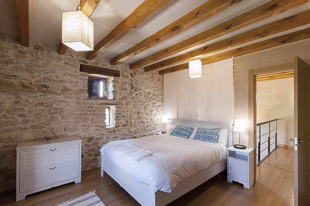 Casa Palacio de Mave for 4 people in Mave, Aguilar de Campoo