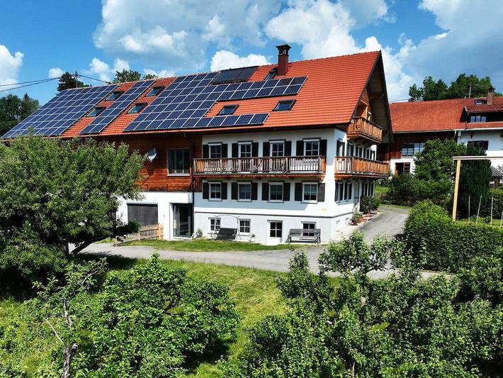 Bauernhof für 10 Personen, mit Balkon und Garten in Oy-Mittelberg