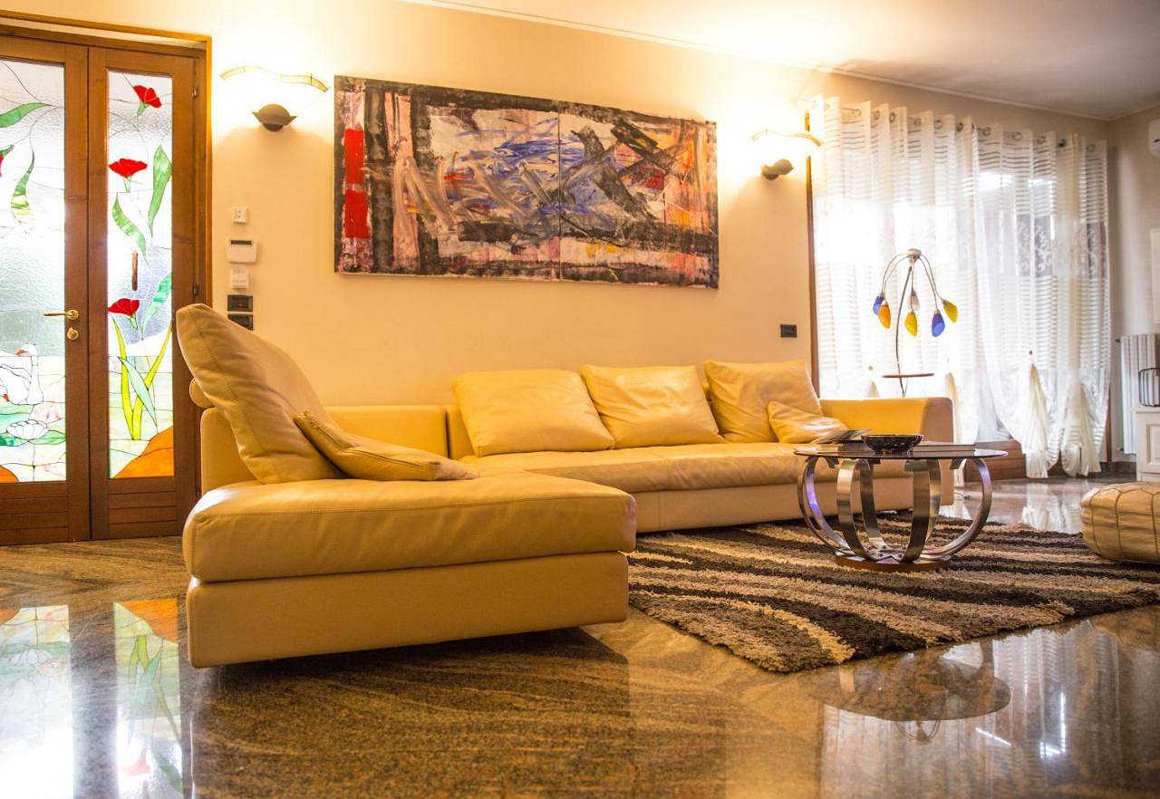 Villa Ivana in Desenzano del Garda, Prealpi Gardesane