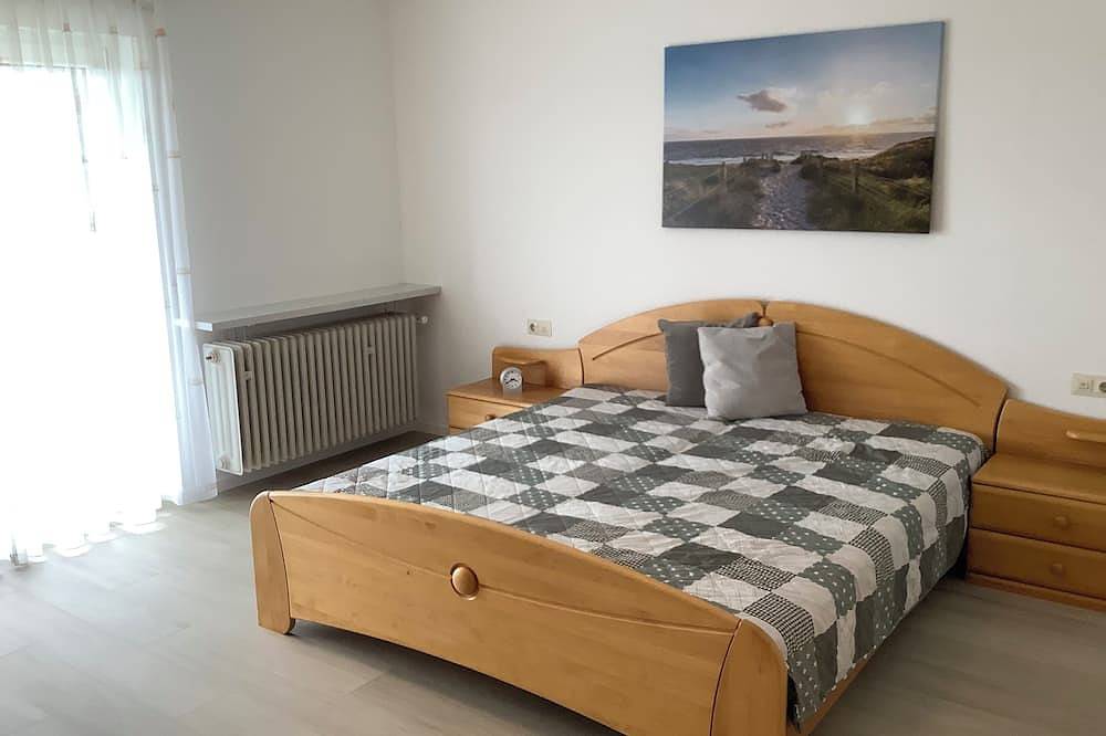 Ganze Wohnung, Großzügige Ferienwohnung mit Balkon, Kamin & Garten - Nähe Bodensee & Rheinfall in Hilzingen, Hegau