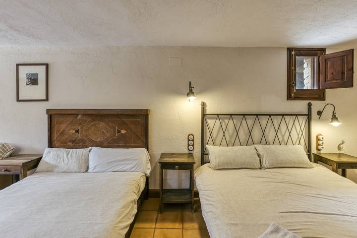 Casa rural para 6 personas, con jardín y piscina para niños en Pla de l'Estany - 2