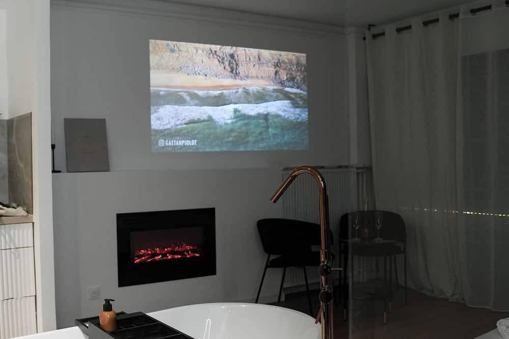 Apartamento entero, Large luxury studio by the sea in Cannes La Bocca, Cannes