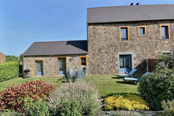 Gîte pour 4 personnes, avec Terrasse ainsi que Jardin et Vue à Saint-Père-Marc-en-Poulet