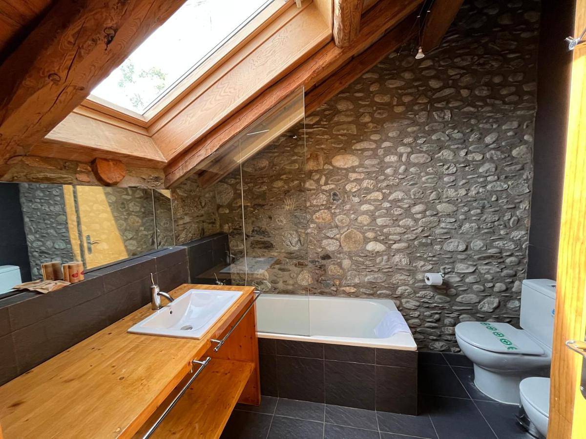 Casa de poble acollidora,amb llar de foc, in Bourg-Madame, Región de Prades (Francia)