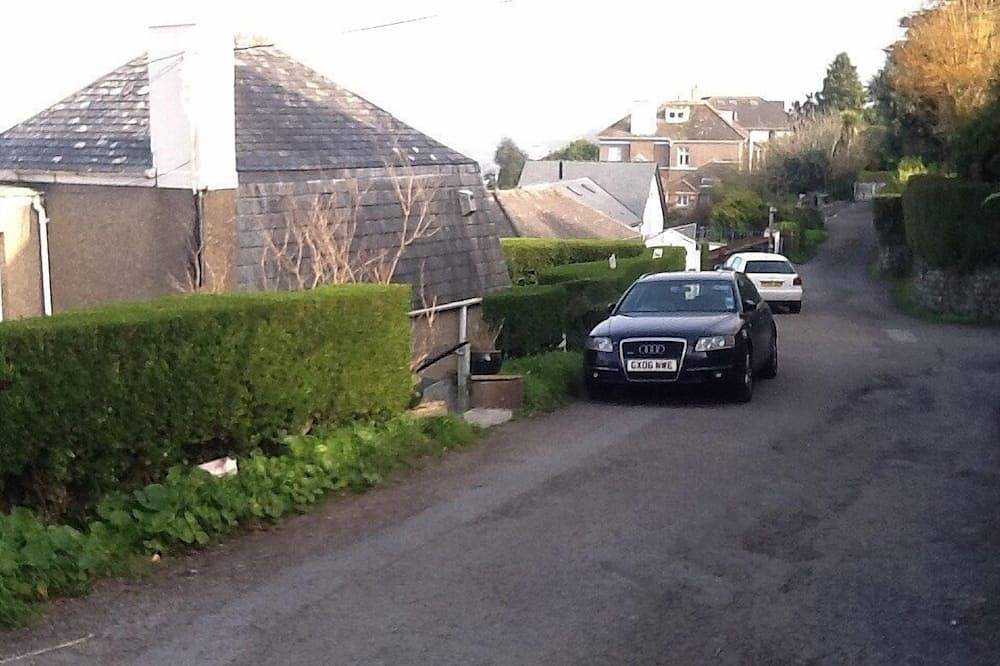 Entire apartment, Character, Views over Carbis Bay, Balcony,Parking,2 Bathrooms, own entrance. in Carbis Bay, Cornwall