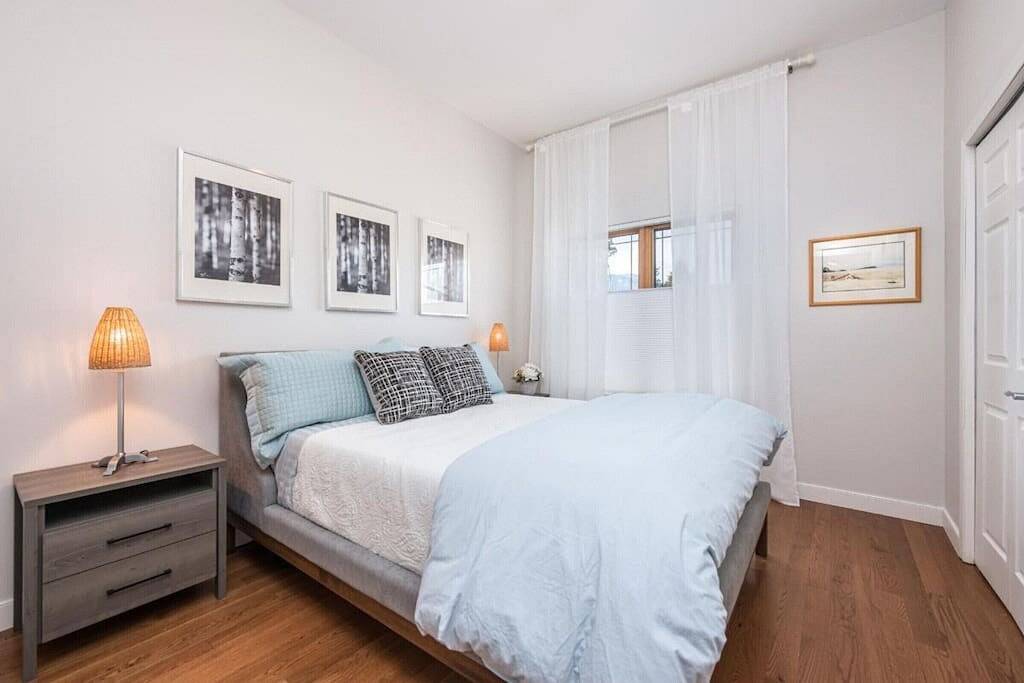 Lakeside Oasis | Hot Tub | Mountain & Lake Views in Kootenay-Nationalpark