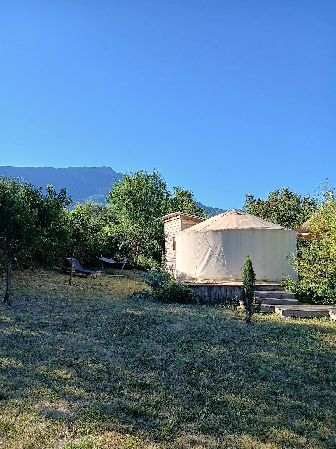 La yourte des abeilles, drôme provençale in La Roche-sur-le-Buis, Région de nyons