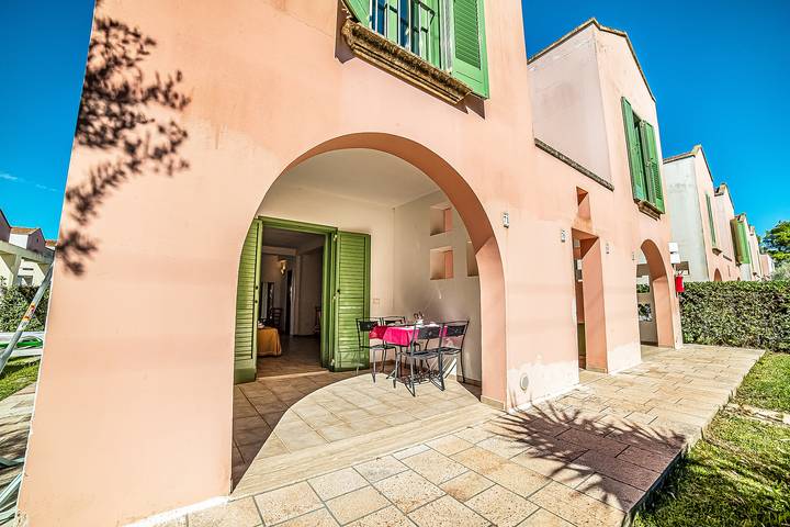 Appartamento per 5 persone, con piscina, adatto a famiglie con bambini a Frassanito