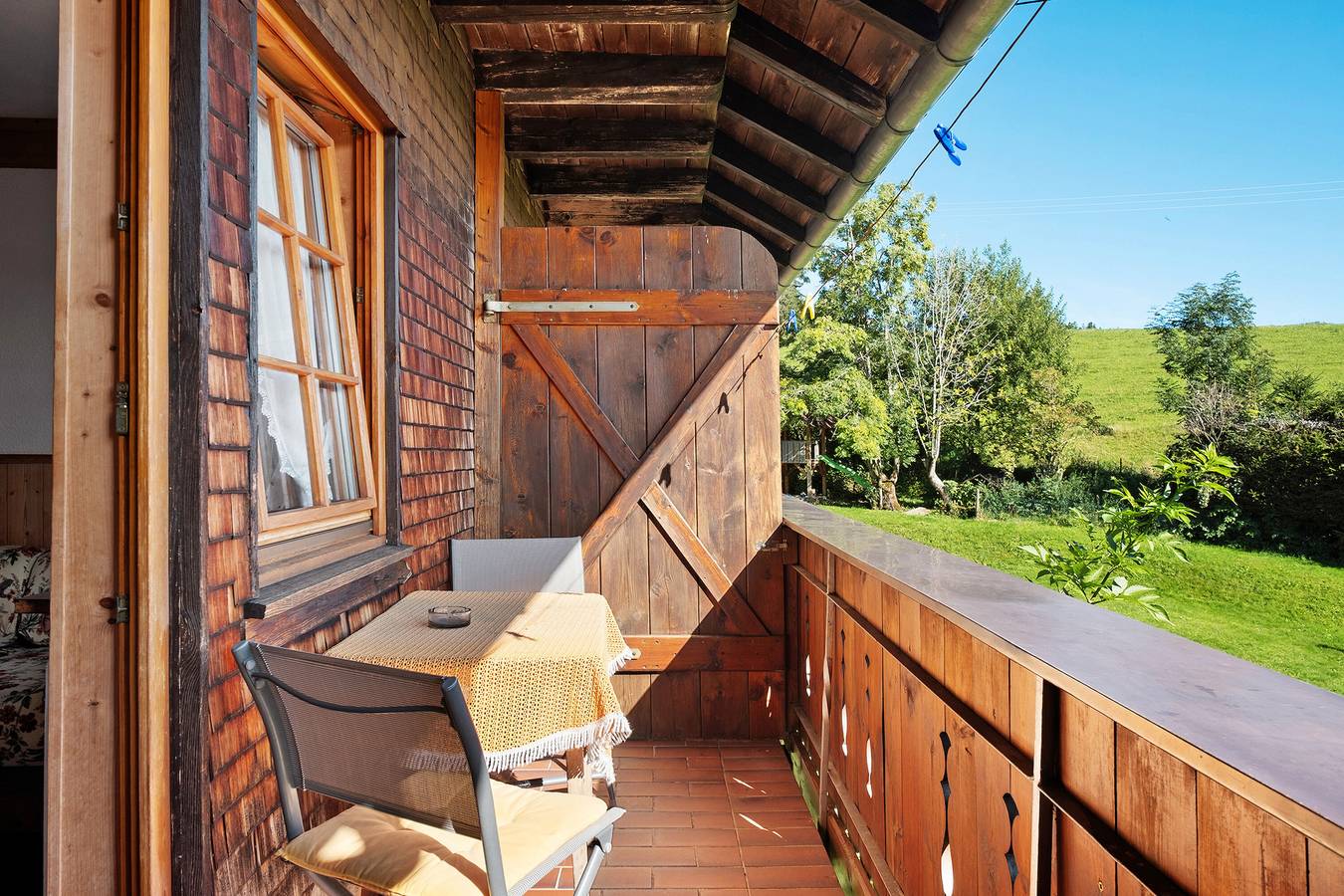 Ganze Wohnung, Ferienwohnung 'Sonnenwinkel' mit Bergblick, Gemeinschaftsgarten und Wlan in Furtwangen, Südschwarzwald