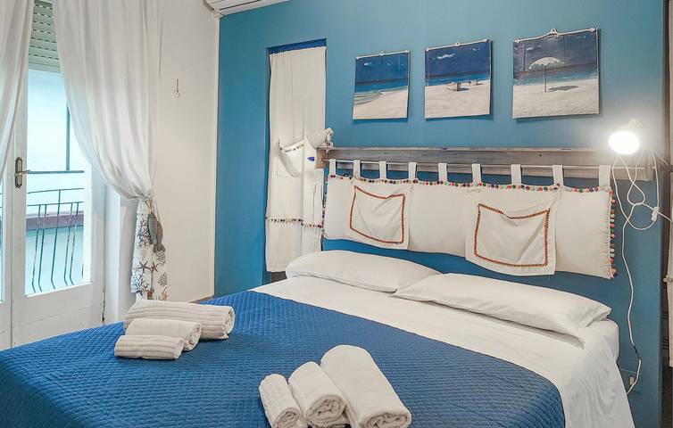 Apartamento vacacional entero, Acogedor apartamento de playa con aire acondicionado y terraza - 600m de la playa in Schisò, Giardini-Naxos