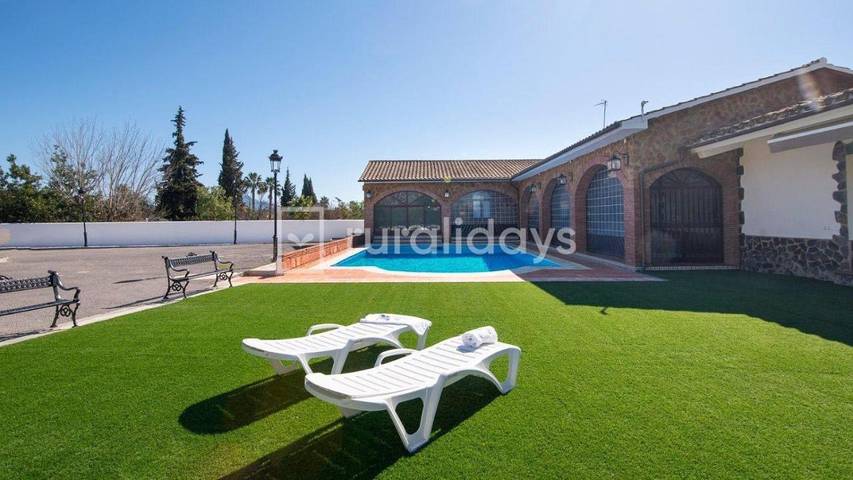 Casa rural para 16 personas, con piscina además de terraza y vistas, Se admiten mascotas en Lucena - 3