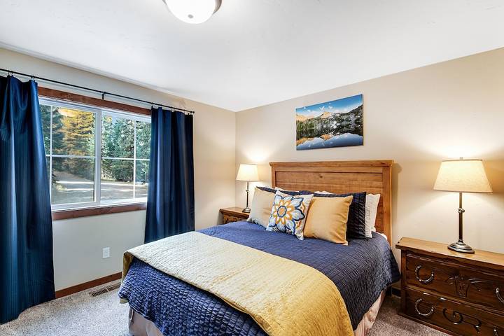 Vacation house for 10 people, with sauna and hot tub as well as terrace in McCall