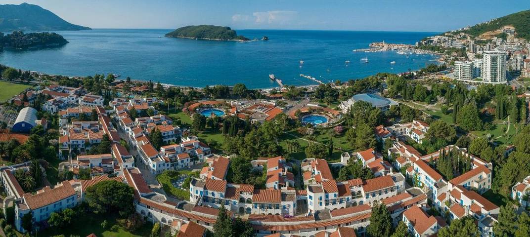 Hôtel pour 2 personnes, avec terrasse ainsi que jardin et piscine, animaux acceptés