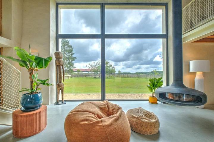 Location de vacances pour 15 personnes, avec jardin ainsi que piscine et vue, animaux acceptés à Vieux-Mareuil