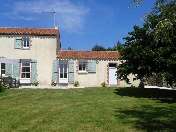 Gîte pour 6 personnes, avec Terrasse ainsi que Jardin et Piscine