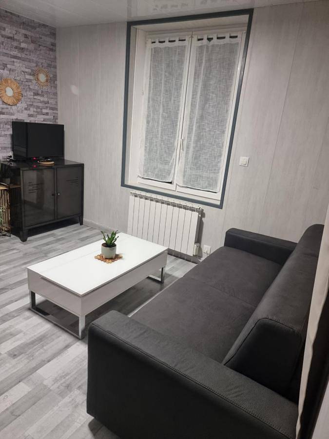 Appartement entier, Studio Quai 1 Voie A parking gratuit in Bétheniville, Marne