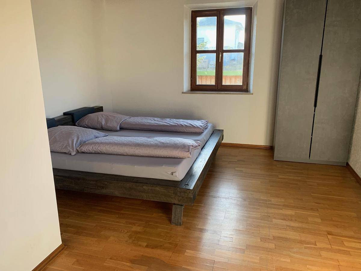 Ganze Wohnung, Villa mit Pool und Grillplatz in Regensburg in Regensburg, Ostbayern