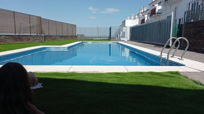 Gîte pour 6 personnes, avec terrasse ainsi que vue et piscine, animaux acceptés à Segura de León - 2