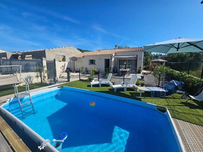 Location de vacances pour 15 personnes, avec terrasse ainsi que vue et piscine à Causses-et-Veyran - 3