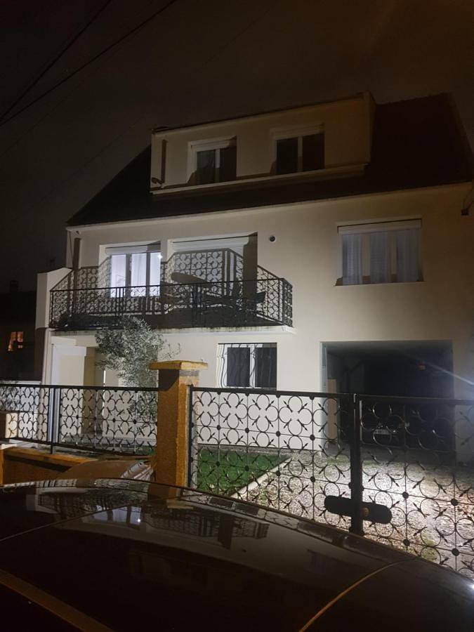 Appartement entier, One-Bedroom Apartment in Le Thillay, Val-d'Oise