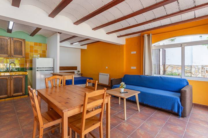 Appartamento intero, Appartamento 'Bogues' con vista montagna, piscina privata e Wi-Fi in Lloret de Mar, Costa Brava
