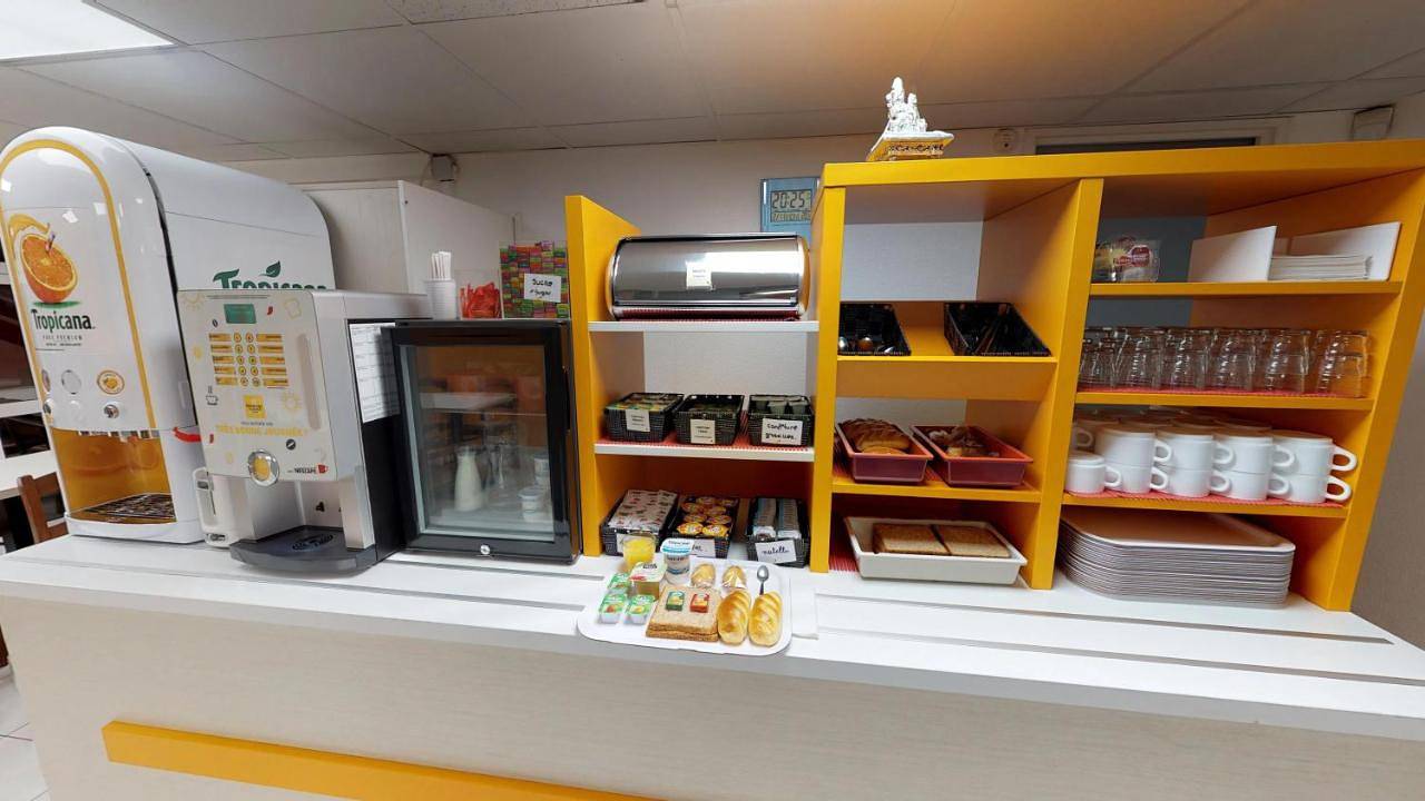 Double Room in Proville, Département Nord