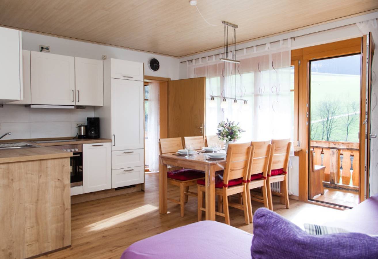 Ganze Wohnung, Ferienwohnung 'Fuchsbau' mit Bergblick, Balkon und Wi-Fi in Mühlenbach, Mittlerer Schwarzwald