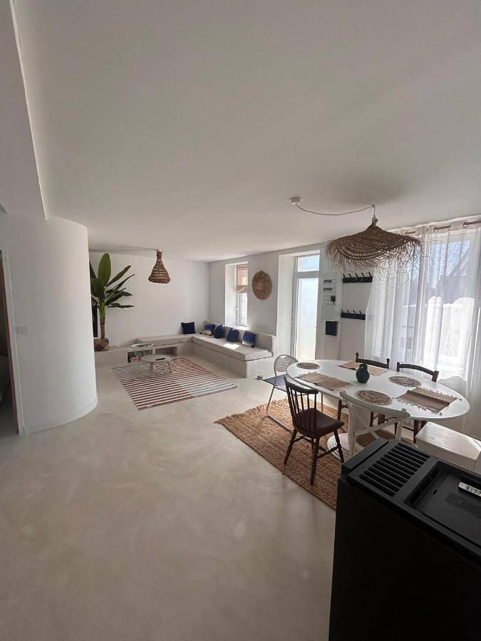 Location de vacances pour 6 personnes, avec jardin et jacuzzi à Saint-Martin-des-Champs