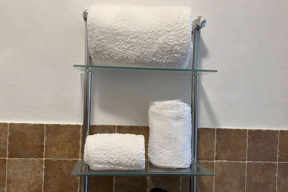 Entire apartment, Studio Apartment 'L'Angolo Monolocale- Porto Torres' with Shared Terrace, Wi-Fi and Air Conditioning in Porto Torres, Sassari Province