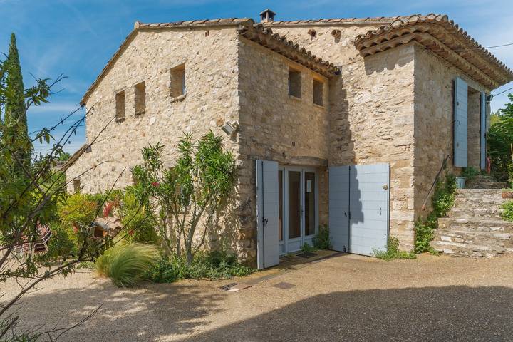 Location de vacances pour 2 personnes, avec jardin à Apt