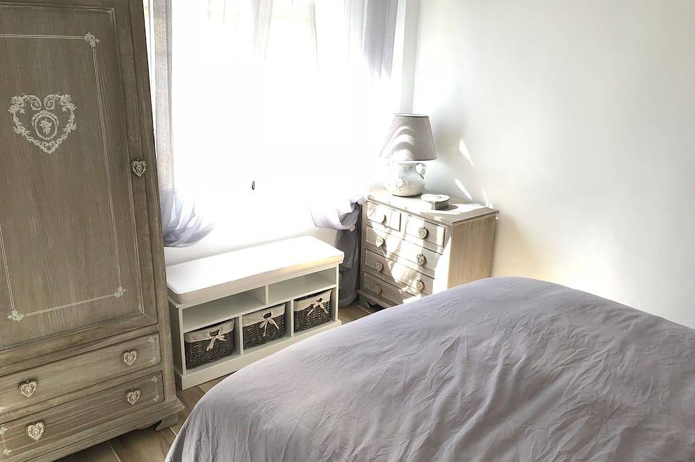 Entire apartment, Central apartment, fully renovated, sunny balcony and free bicycles in El Barrio, Alicante