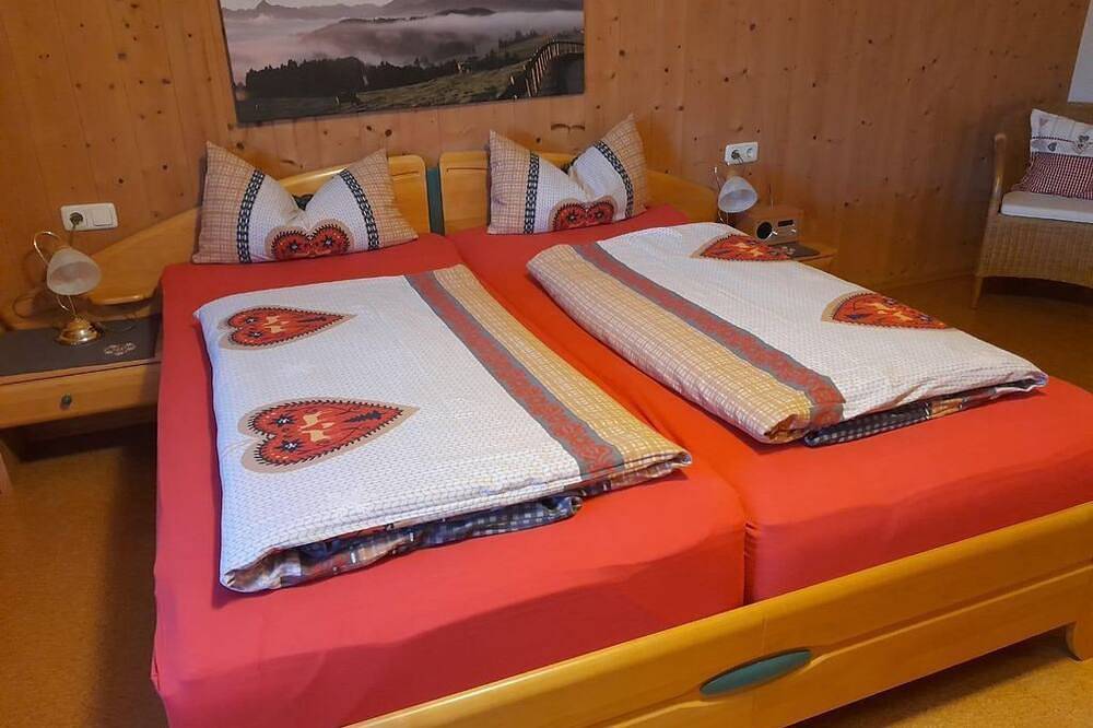 Ganze Wohnung, Dopfer Erich u. Angelika - Ferienwohnung \"Herzerl\", 2 Schlafzimmer,Dusche,Wc in Eisenberg, Bayerisch Schwaben