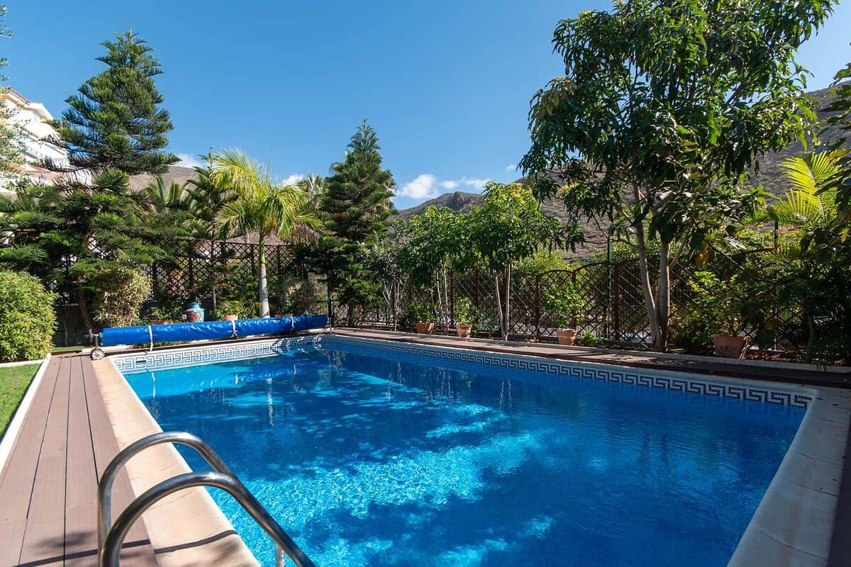 Villa Esmeralda with private heated pool in Los Cristianos, Arona