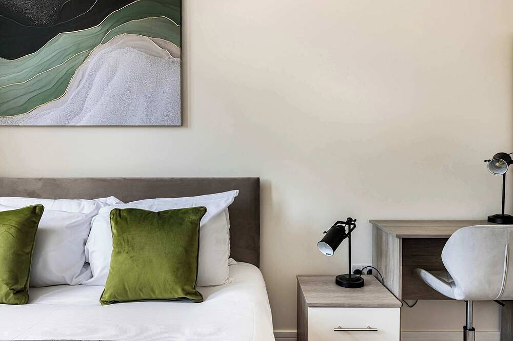Ganze Wohnung, City Service Lets | New London Cheam Village 1 Bed | Ideal for Long Business Stays | With Parking in Sutton (London), London