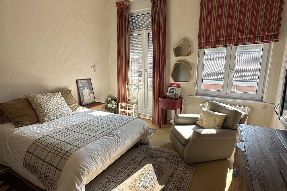 Maison de Maître en Plein de Cœur de Ville in Abrigo de La Madeleine, Lille region