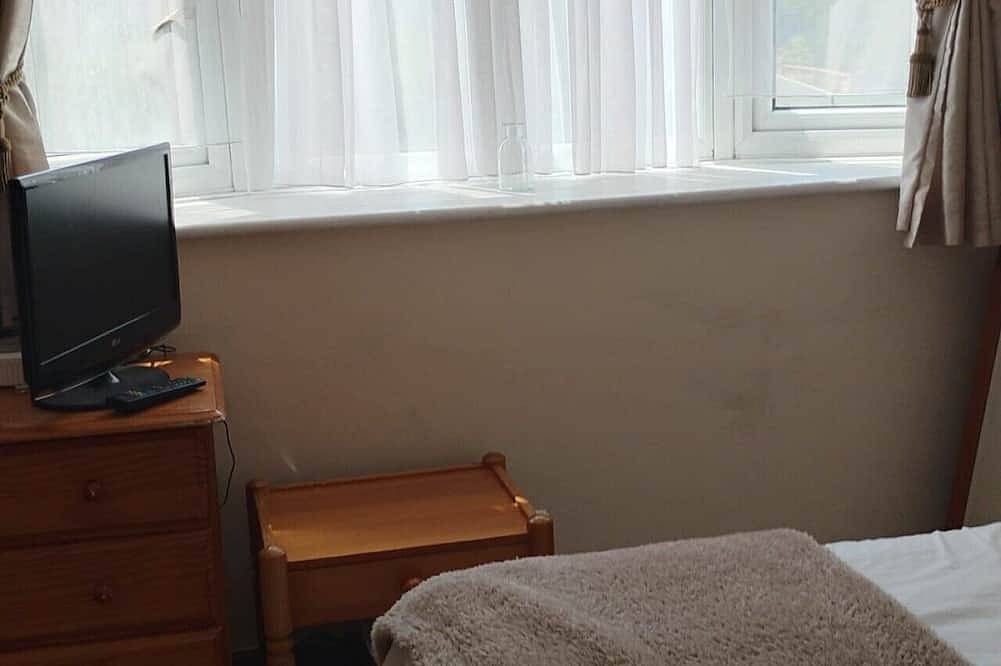 Spacious 4Br Stay in Morden Contractors and Group in Merton, London