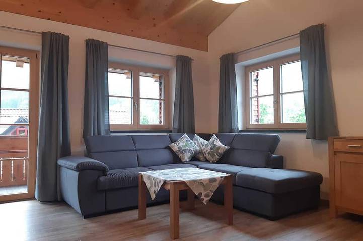 Ferienwohnung für 4 Personen, mit Balkon in Schattwald