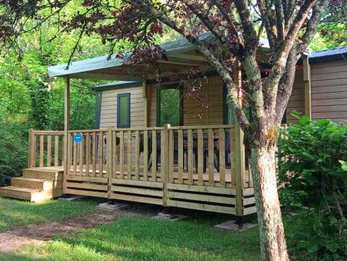 Camping pour 7 personnes, avec sauna ainsi que bassin pour enfant et piscine en Haute-Loire