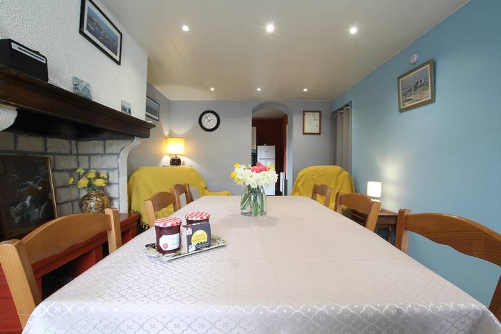 Gite with Parking, Garden & Beach in Fontenay-sur-Mer, Cherbourg region