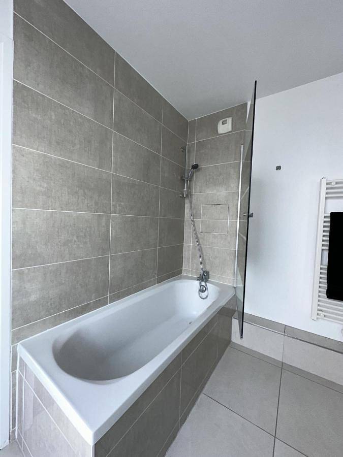 Appartement entier, Cozy T2 au pied de la gare in Évry-Courcouronnes, Essonne